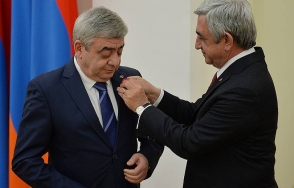 Չքաղաքականացնե՛լ